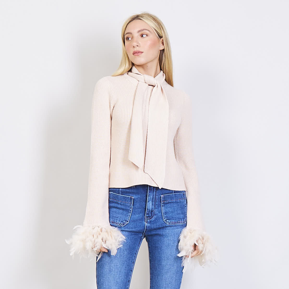 SWEATER WITH FEATHERS