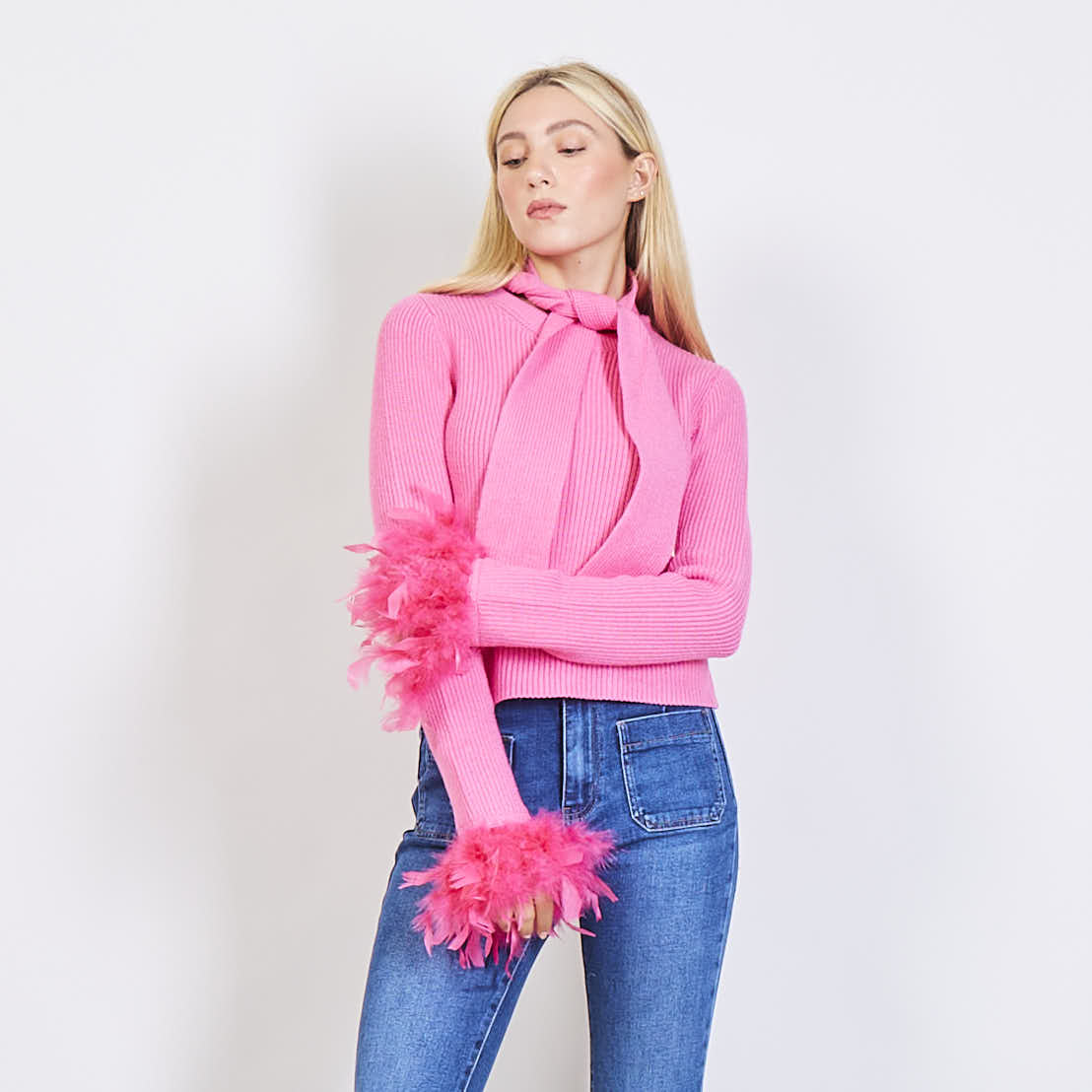 SWEATER WITH FEATHERS