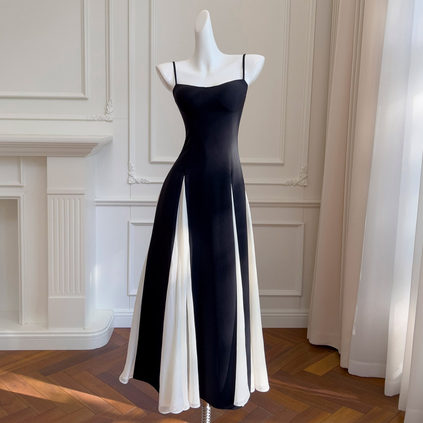 SOFT POWER DRESS - BLACK