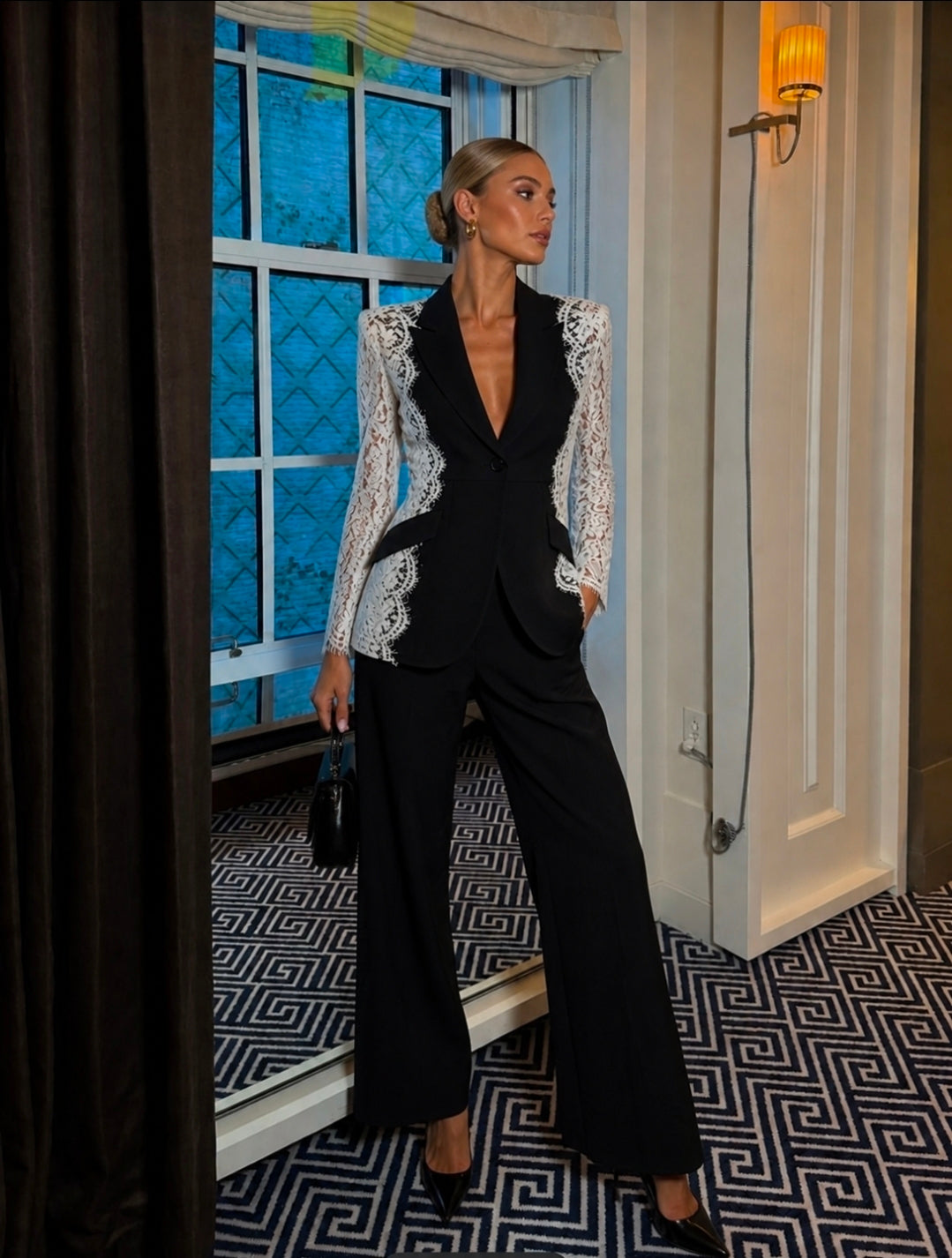NOIR LACE BLAZER