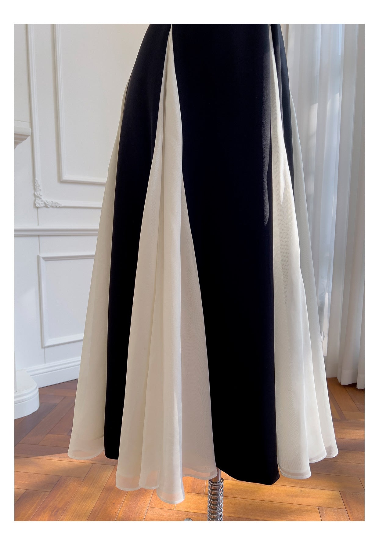 SOFT POWER DRESS - BLACK