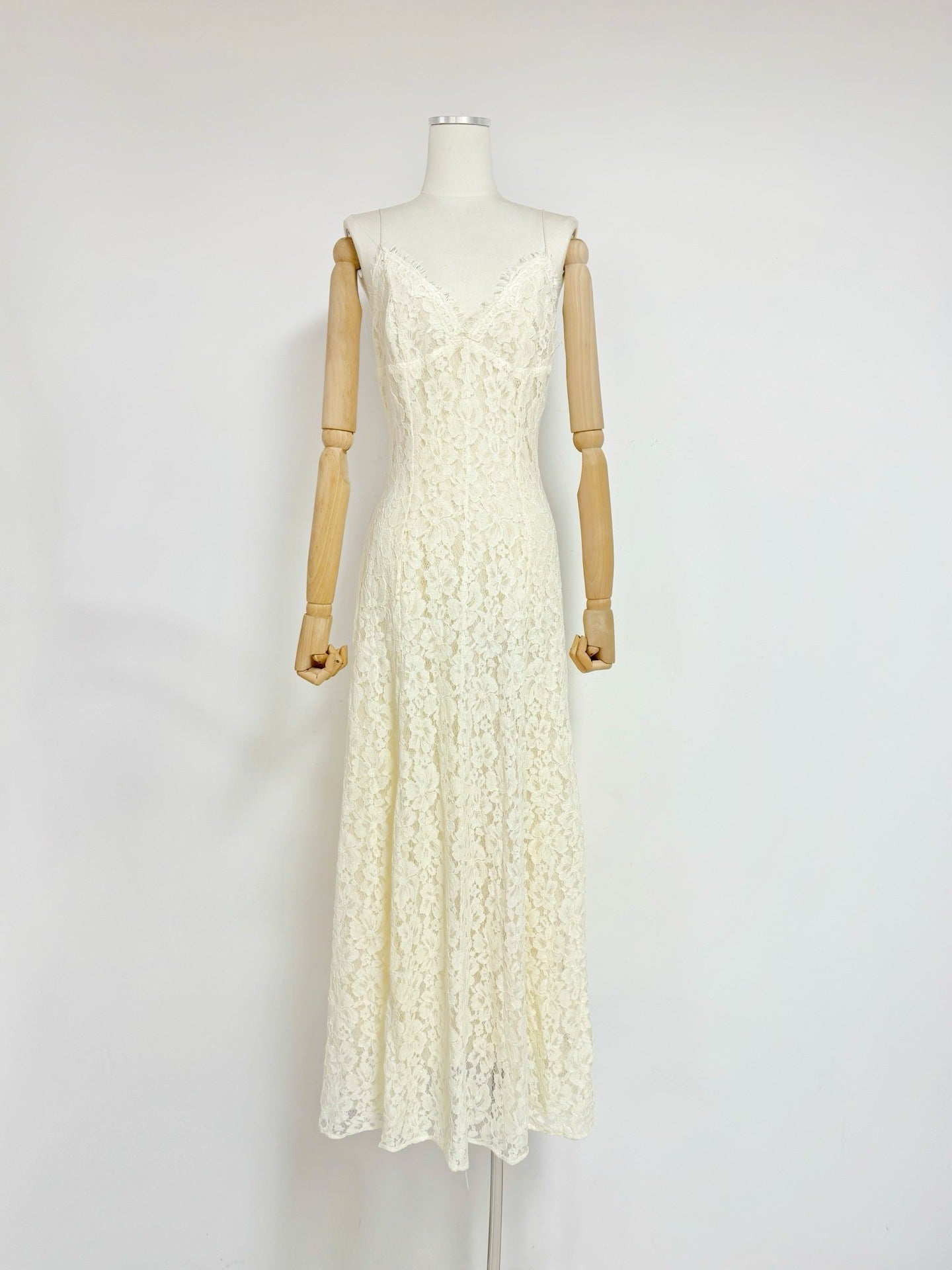 THE ÉLODIE LACE DRESS - IVORY