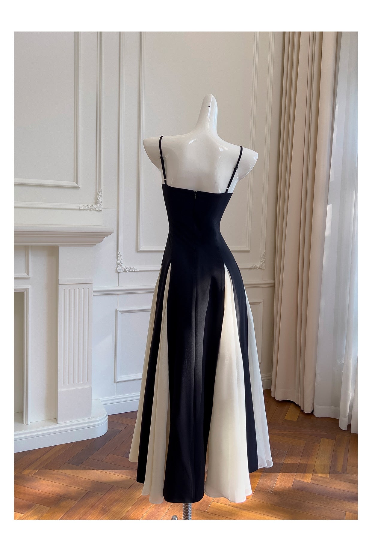 SOFT POWER DRESS - BLACK