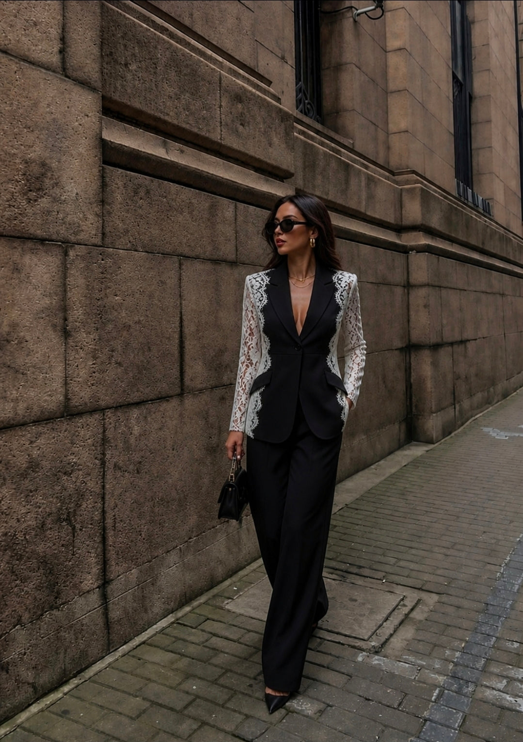 NOIR LACE BLAZER